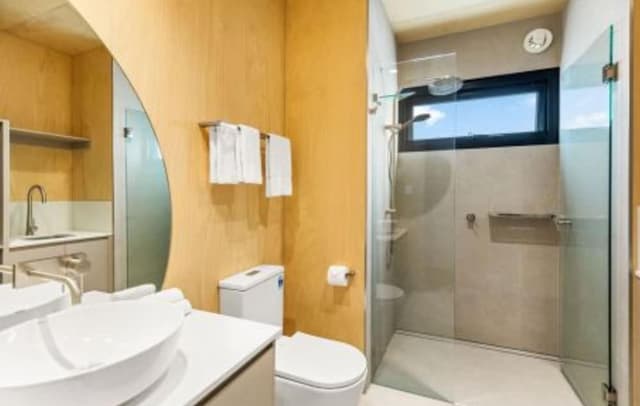 Deluxe 2 Bedroom Cabin - Sleeps 4