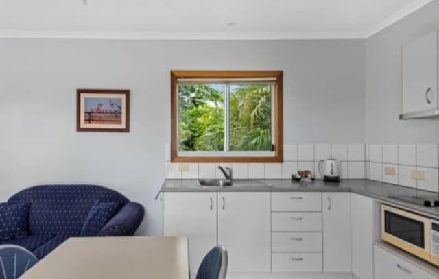 Superior Elevated 1 Bedroom Cabin