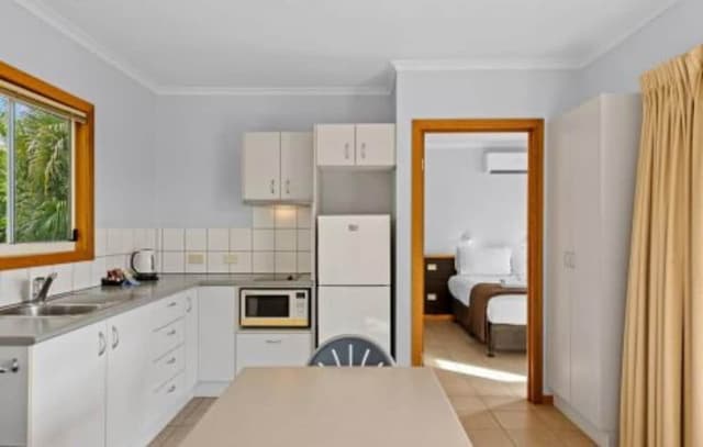 Superior Elevated 1 Bedroom Cabin