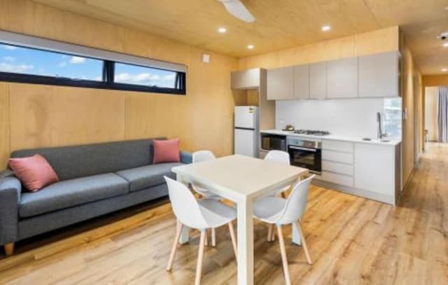 Deluxe 2 Bedroom Cabin - Sleeps 4