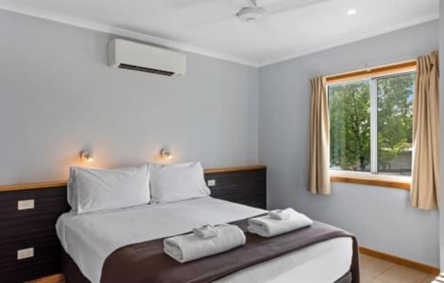 Superior Elevated 1 Bedroom Cabin