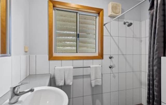 Superior 2 Bedroom Cabin - Pet Friendly