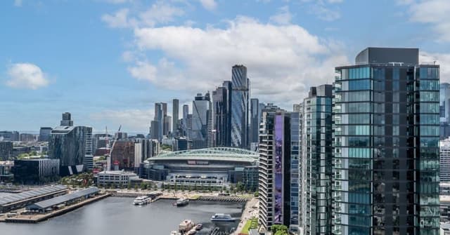 Sky High 2 Bedroom 2Bathroom Apartment with Stadium & Harbour Views