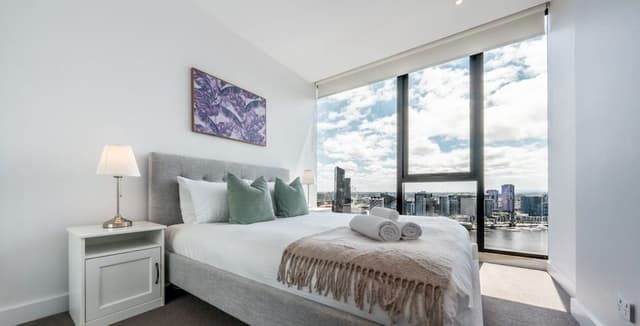 Sky High 2 Bedroom 2Bathroom Apartment with Stadium & Harbour Views