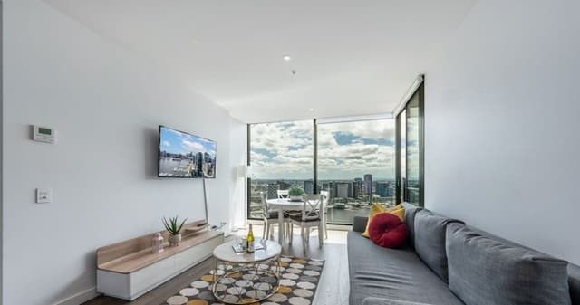 Sky High 2 Bedroom 2Bathroom Apartment with Stadium & Harbour Views