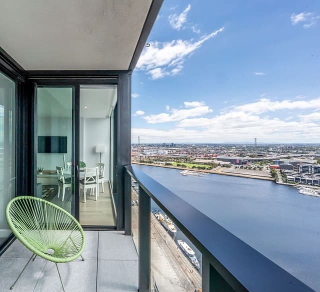 Sky High 2 Bedroom 2Bathroom Apartment with Stadium & Harbour Views