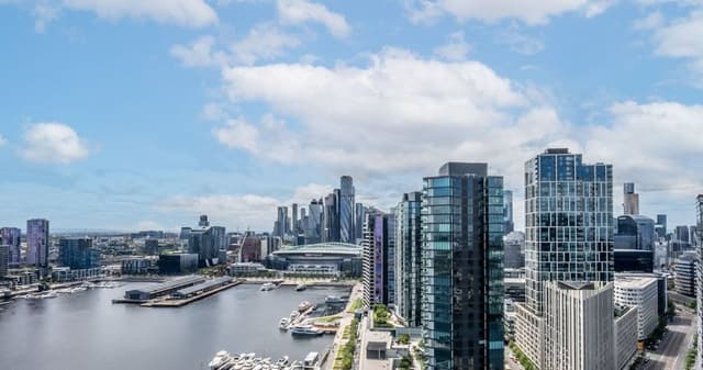 Sky High 2 Bedroom 2Bathroom Apartment with Stadium & Harbour Views