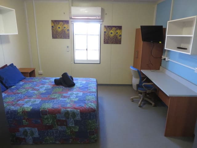 Standard Queen Cabin