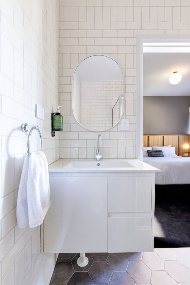 Deluxe Room, 1 King Bed, Non Smoking, Private Bathroom
