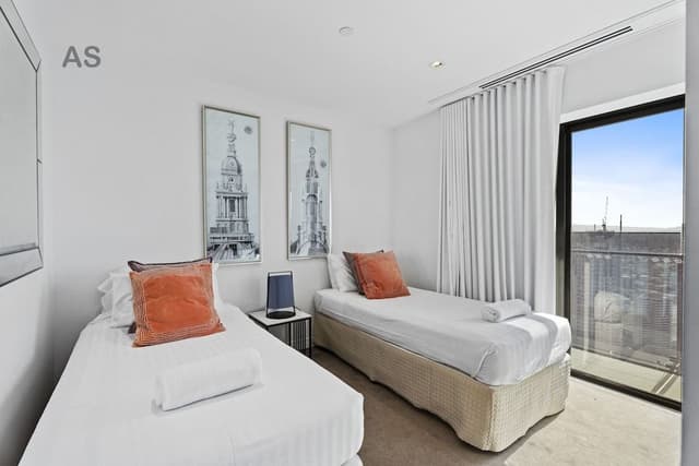 Level 43 Luxurious Apartment, 3 Bedrooms, Accessible, Ocean View