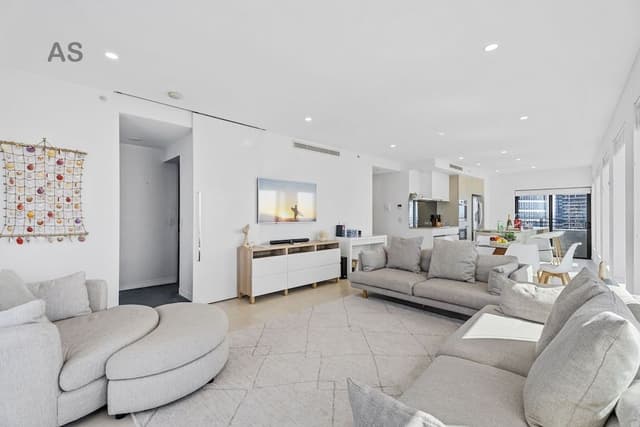 Level 56 Luxury Apartment, 3 Bedrooms, 2 Bathrooms, Ocean View