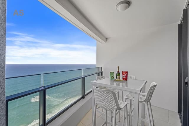 Level 56 Luxury Apartment, 3 Bedrooms, 2 Bathrooms, Ocean View