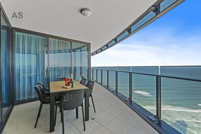 Level 43 Luxurious Apartment, 3 Bedrooms, Accessible, Ocean View