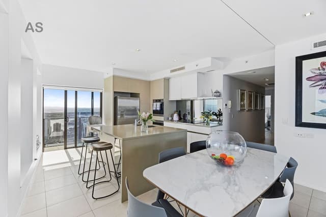 Level 43 Luxurious Apartment, 3 Bedrooms, Accessible, Ocean View