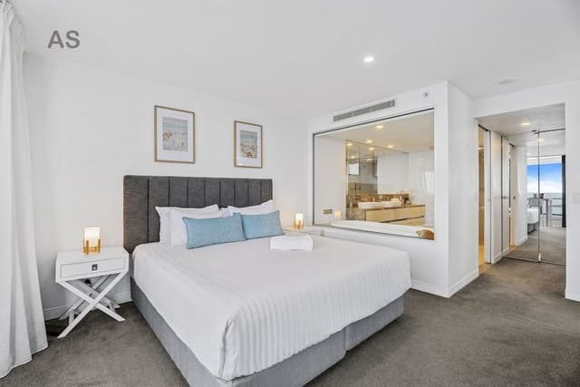 Level 56 Luxury Apartment, 3 Bedrooms, 2 Bathrooms, Ocean View