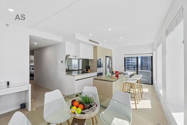 Level 56 Luxury Apartment, 3 Bedrooms, 2 Bathrooms, Ocean View