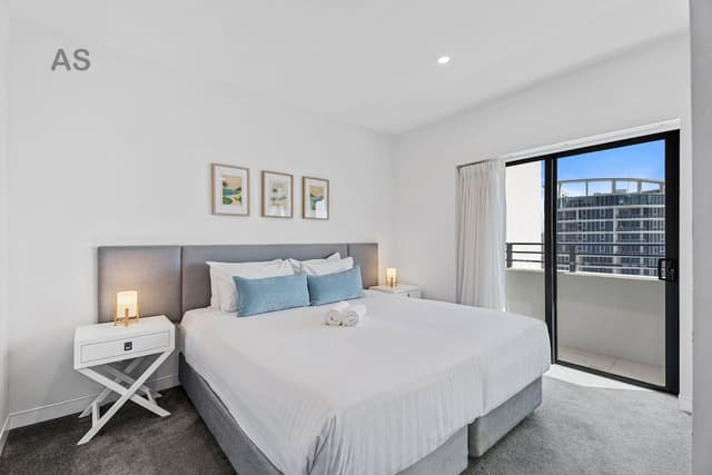 Level 56 Luxury Apartment, 3 Bedrooms, 2 Bathrooms, Ocean View