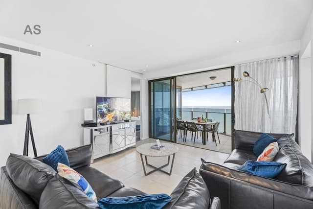 Level 43 Luxurious Apartment, 3 Bedrooms, Accessible, Ocean View
