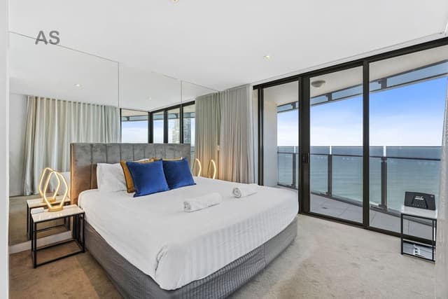 Level 43 Luxurious Apartment, 3 Bedrooms, Accessible, Ocean View
