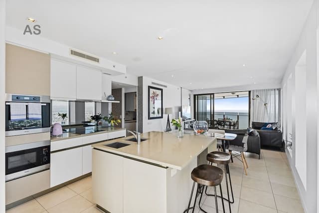 Level 43 Luxurious Apartment, 3 Bedrooms, Accessible, Ocean View