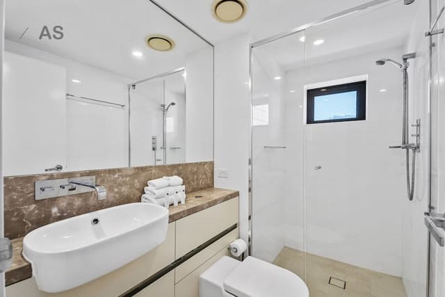 Level 56 Luxury Apartment, 3 Bedrooms, 2 Bathrooms, Ocean View