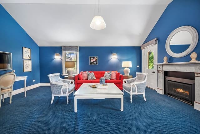 Signature Suite, 1 King Bed, Balcony, Garden View