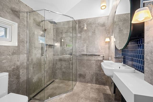Signature Suite, 1 King Bed, Balcony, Garden View