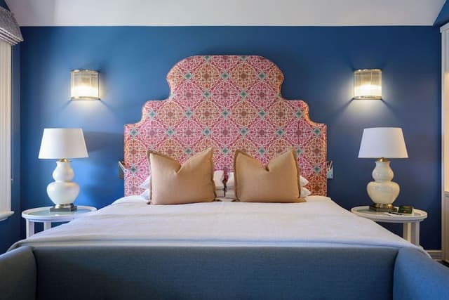 Signature Suite, 1 King Bed, Balcony, Garden View