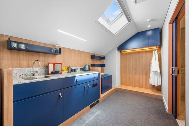 Executive Suite, 1 King Bed, Mobility Accessible