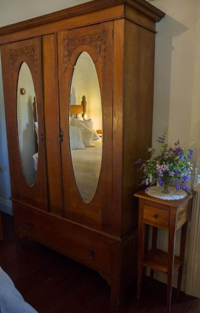 Smart Queen Room