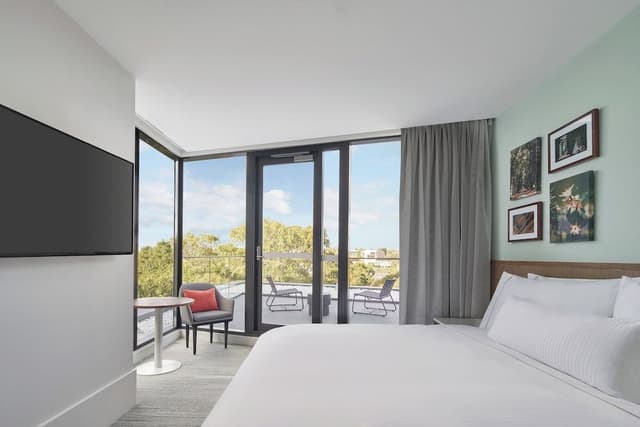 Room, 1 King Bed (Balcony)