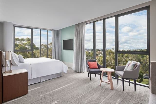 Room, 1 King Bed (Balcony)