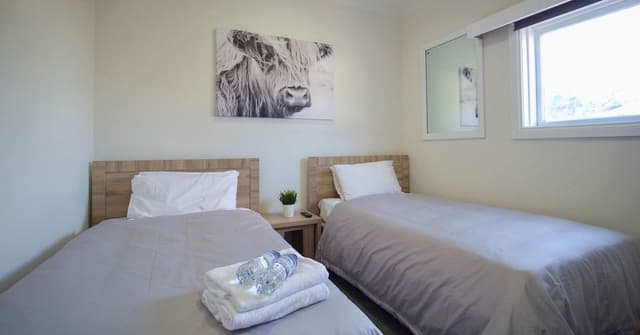 Standard Twin Room, 2 Twin Beds, Shared Bathroom