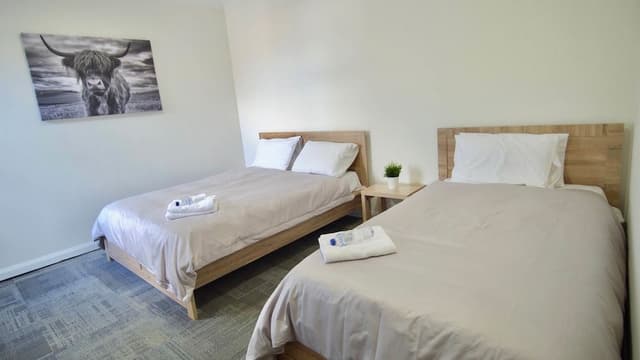 Standard Queen and Single Room, Multiple Beds, Shared Bathroom