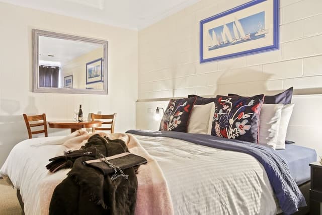 Deluxe Room, 1 King Bed
