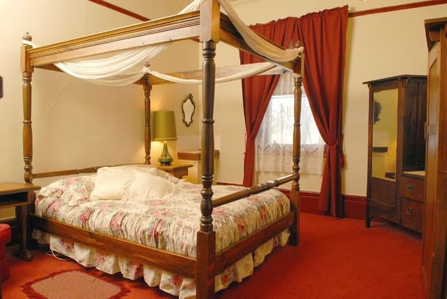 Queen Room