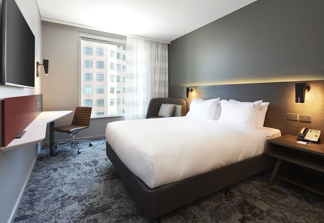 Standard Room, 1 Queen Bed (High Floor)