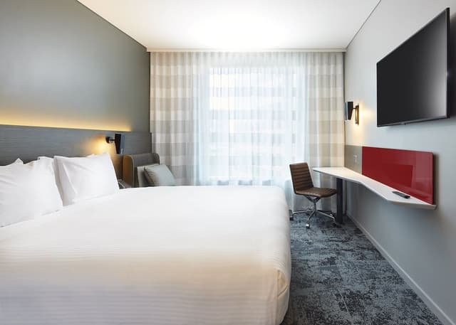 Standard Room, 1 King Bed (High Floor)