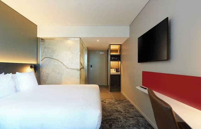 Standard Room, 1 King Bed (High Floor)