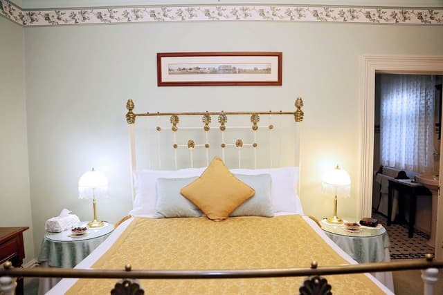 Signature Queen Suite