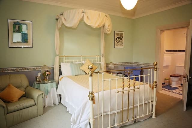 Blue Queen Room