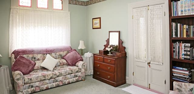 Signature Queen Suite