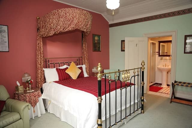 Red Queen Room