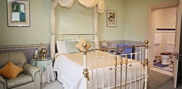 Blue Queen Room