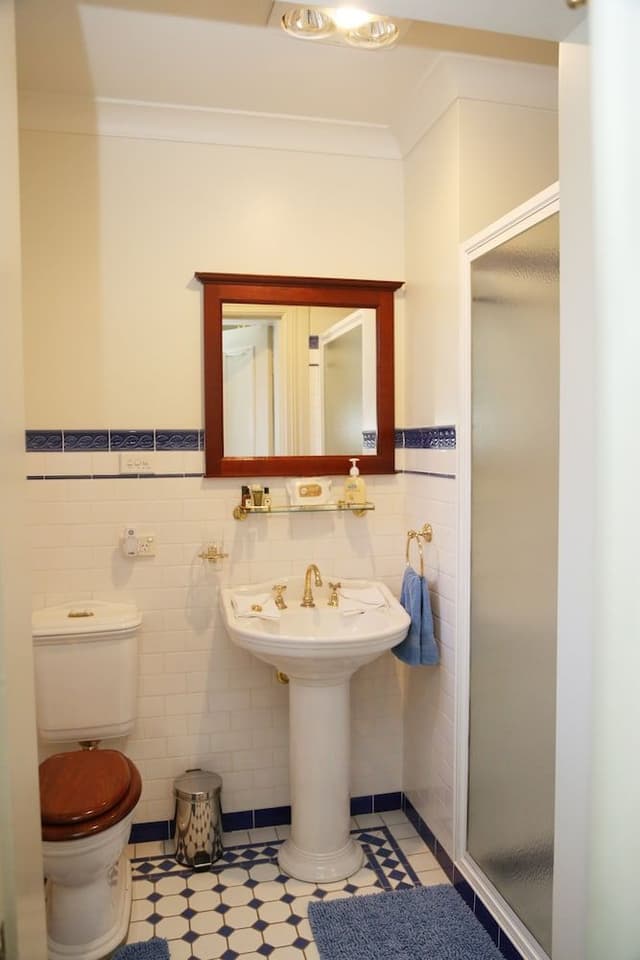 Blue Queen Room