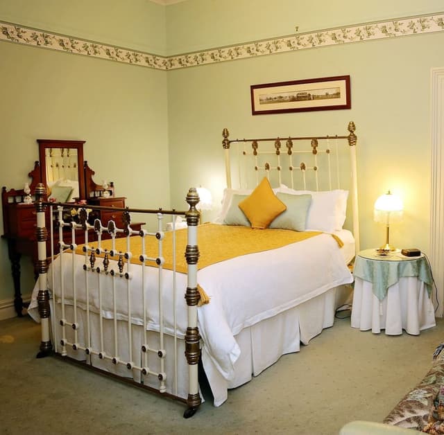 Signature Queen Suite