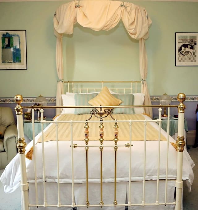 Blue Queen Room