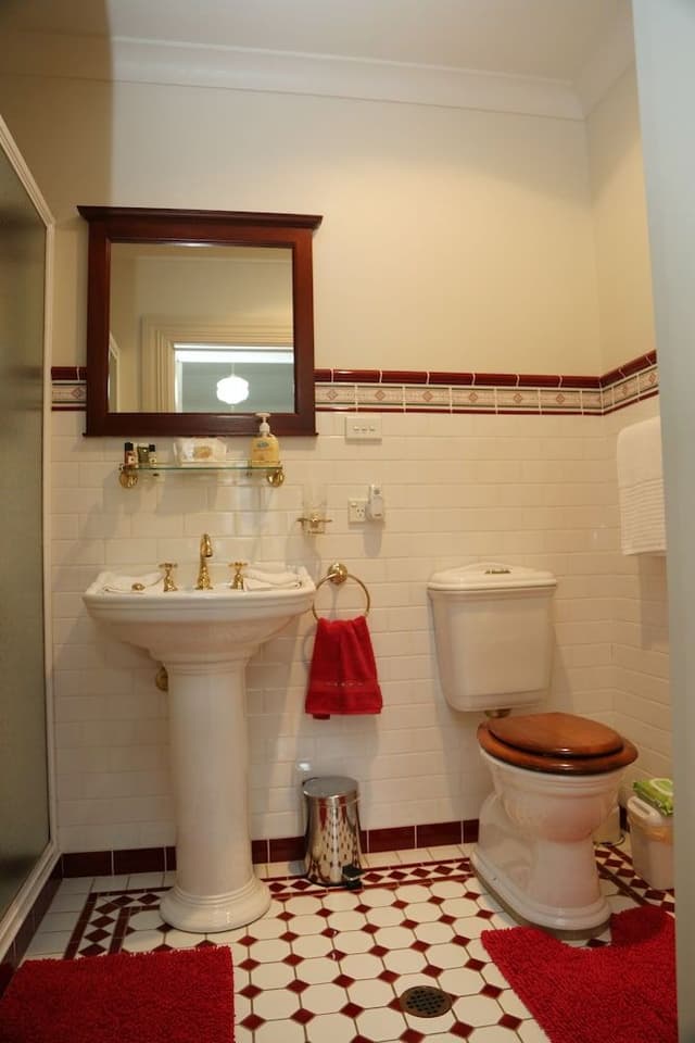 Red Queen Room
