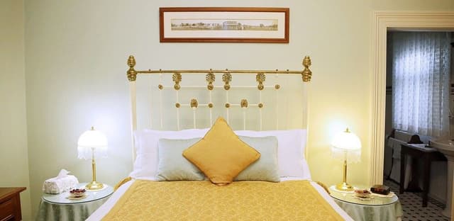 Signature Queen Suite