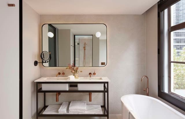 KING PREMIUM SUITE WITH LOUNGE ACCESS
